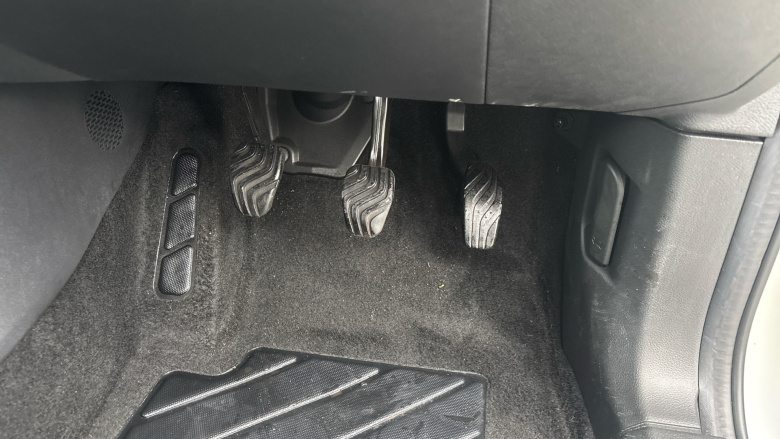 Nissan Qashqai 1.3 DiG-T MH N-Connecta 5dr Petrol Hatchback